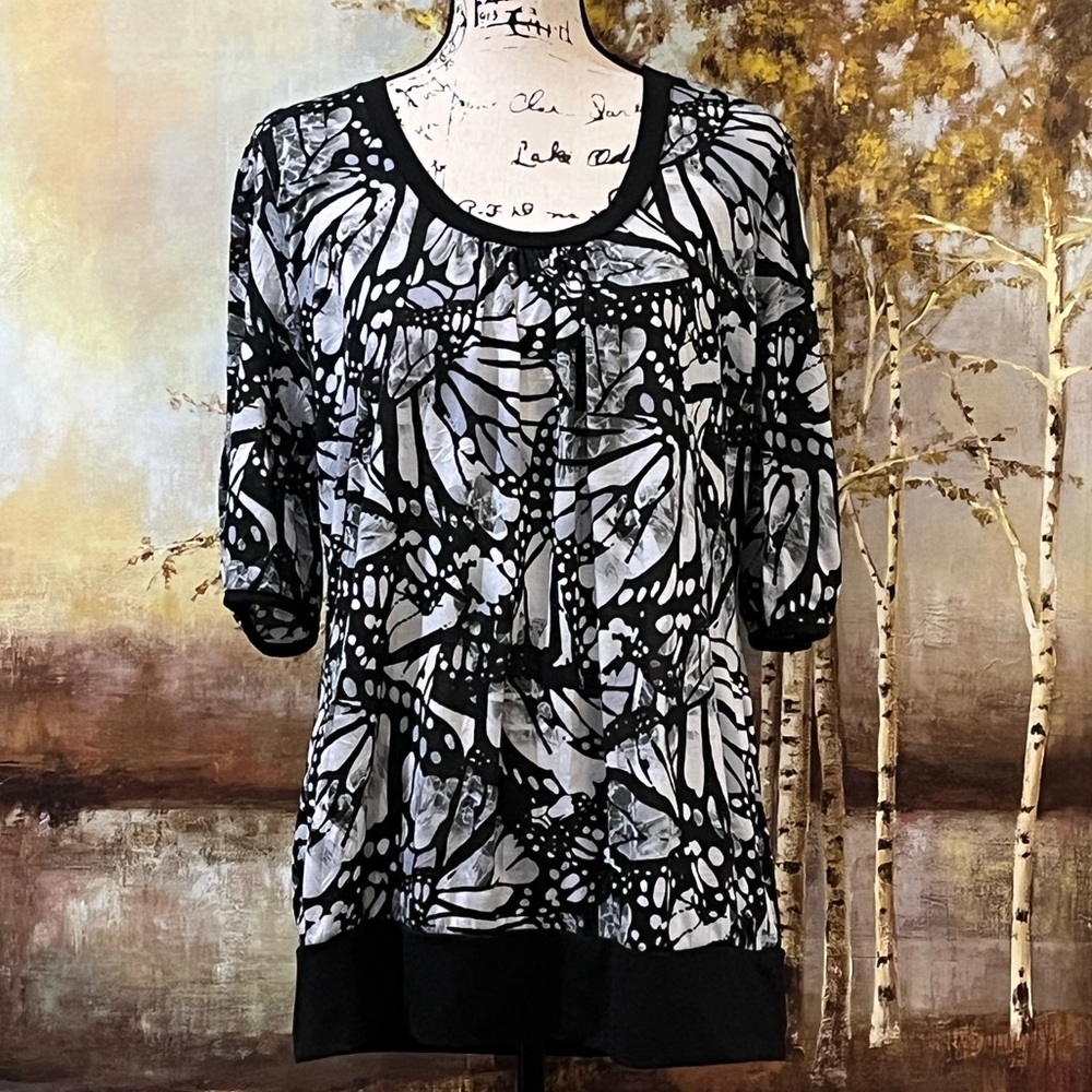 EUC CATO Print Tunic with black banded sleeves, hem and neckline